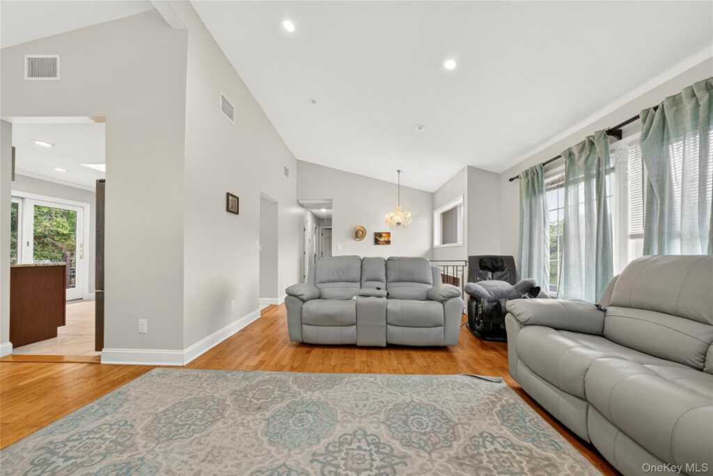 17 John F Kennedy Drive, Stony Point, NY 10980 - Photo 10 of 50