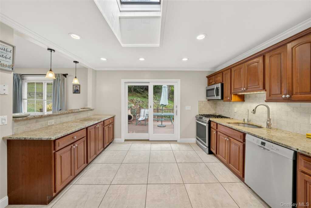 17 John F Kennedy Drive, Stony Point, NY 10980 - Photo 11 of 50