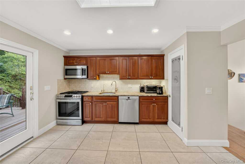 17 John F Kennedy Drive, Stony Point, NY 10980 - Photo 15 of 50
