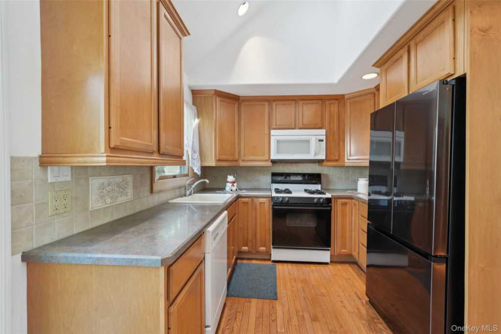 1 Kent Street, New City, NY 10956 - Photo 18 of 50