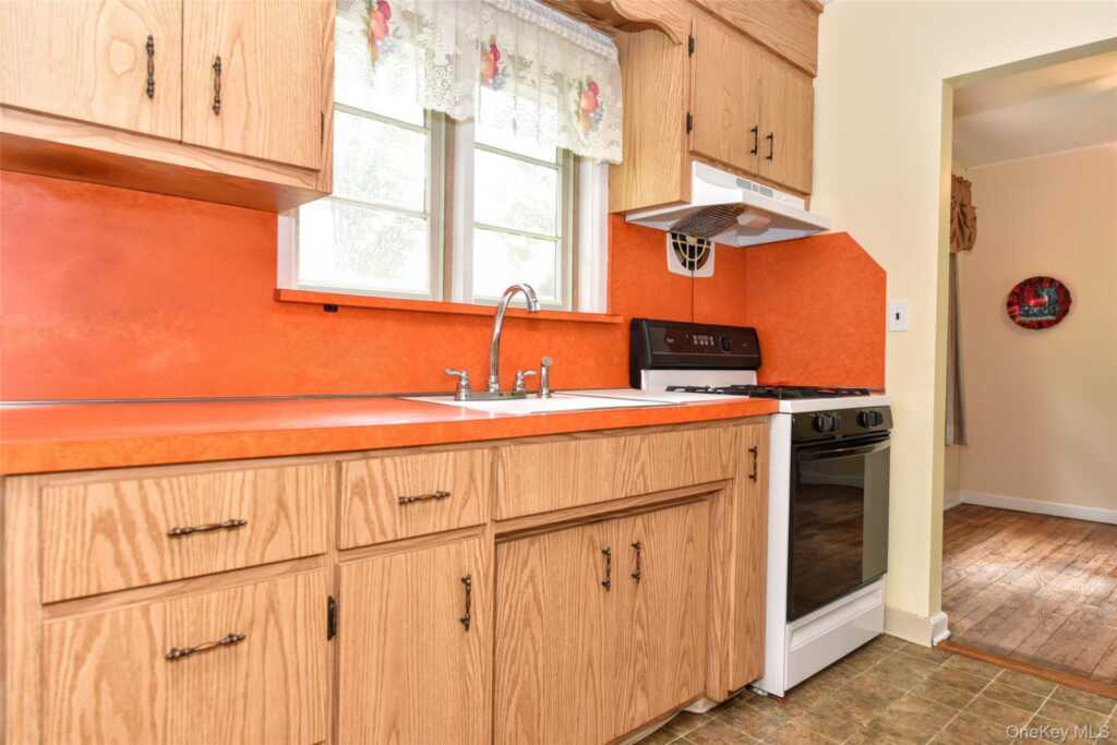 4 Susan Drive, New City, NY 10956 - Photo 12 of 29