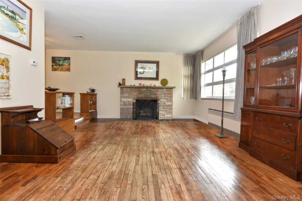 4 Susan Drive, New City, NY 10956 - Photo 4 of 29