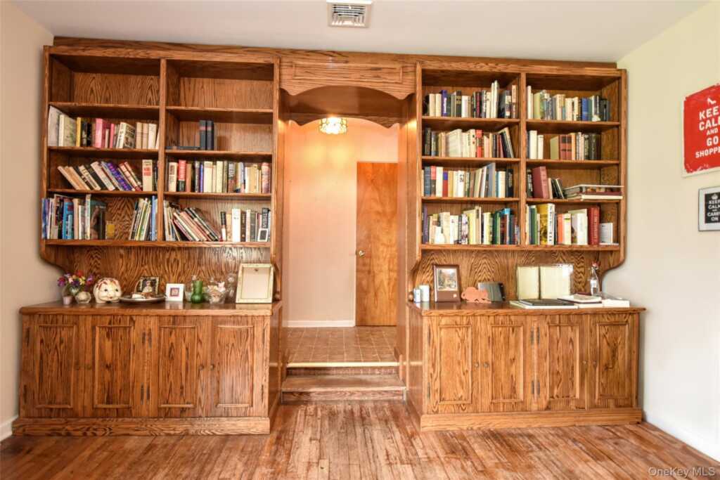 4 Susan Drive, New City, NY 10956 - Photo 7 of 29