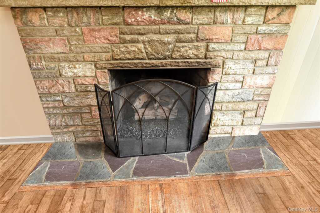 4 Susan Drive, New City, NY 10956 - Photo 8 of 29
