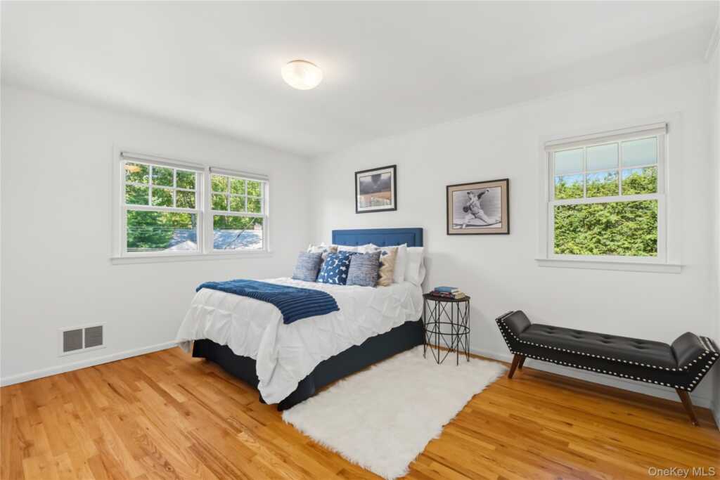 118 Winding Brook Road, New Rochelle, NY 10804 - Photo 11 of 23