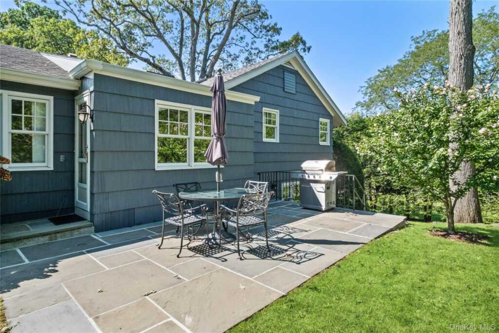 118 Winding Brook Road, New Rochelle, NY 10804 - Photo 16 of 23
