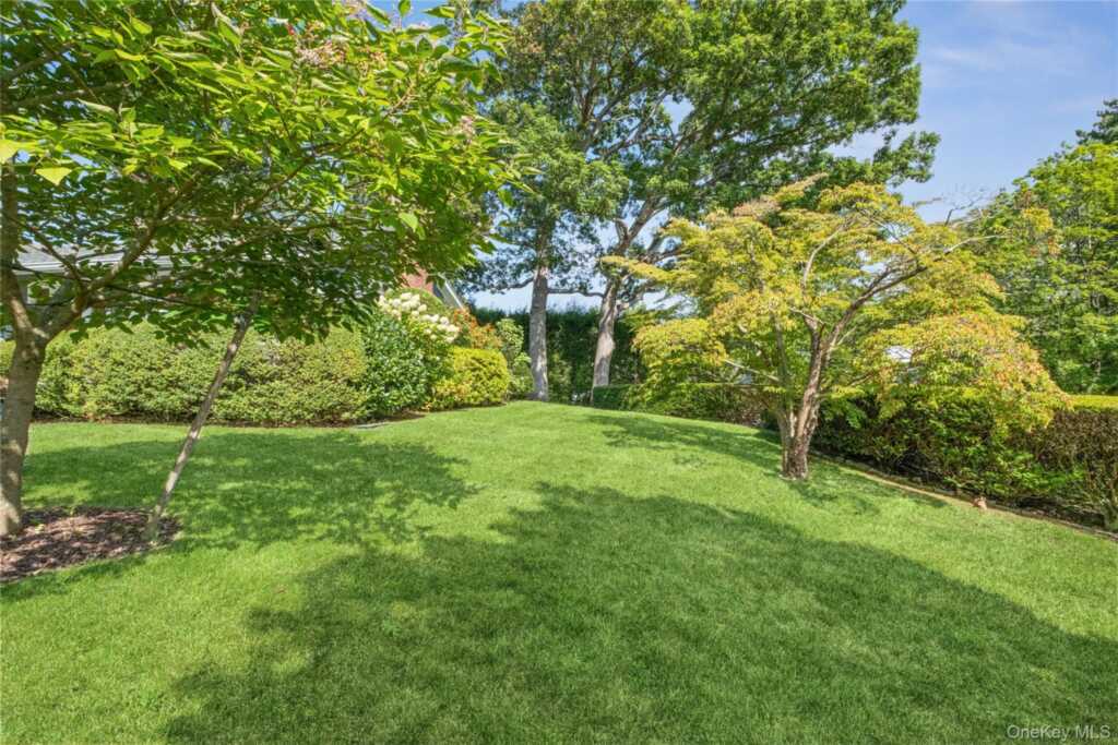 118 Winding Brook Road, New Rochelle, NY 10804 - Photo 17 of 23