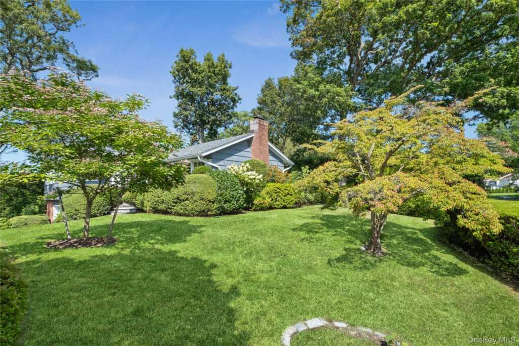 118 Winding Brook Road, New Rochelle, NY 10804 - Photo 18 of 23