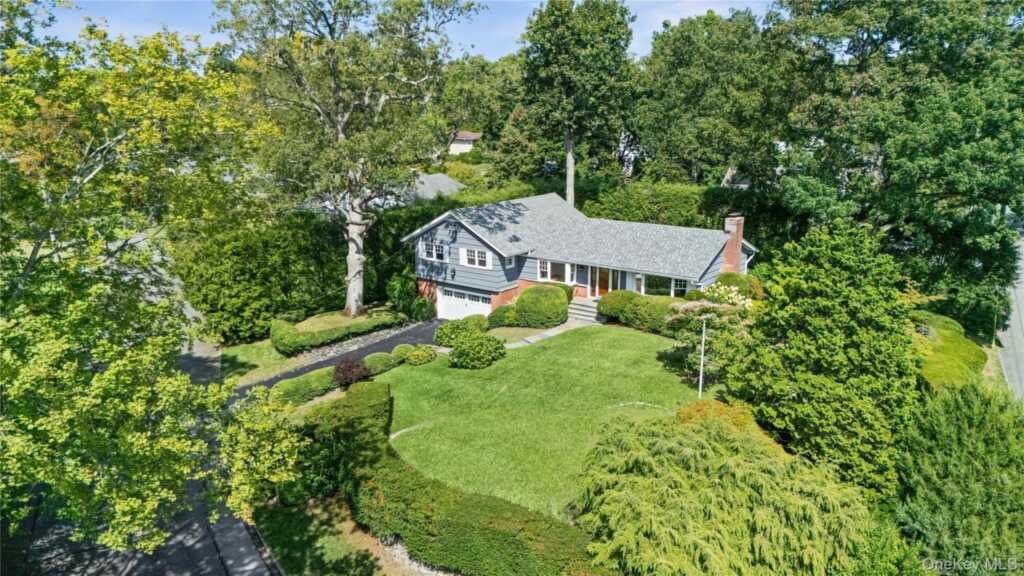118 Winding Brook Road, New Rochelle, NY 10804 - Photo 19 of 23