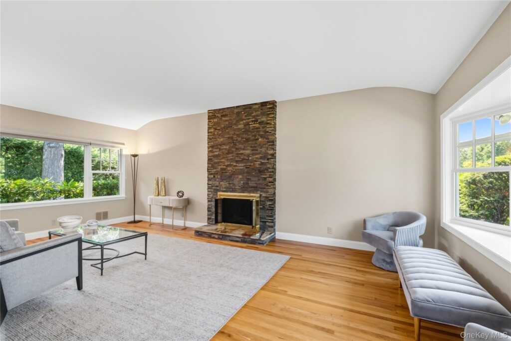 118 Winding Brook Road, New Rochelle, NY 10804 - Photo 2 of 23