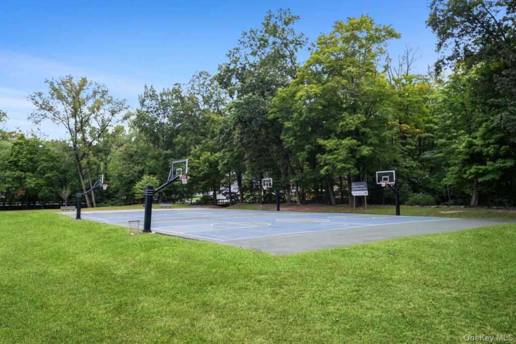 118 Winding Brook Road, New Rochelle, NY 10804 - Photo 21 of 23