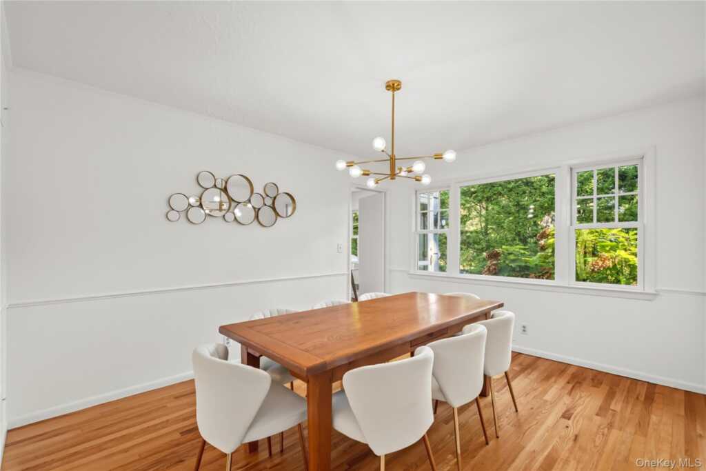 118 Winding Brook Road, New Rochelle, NY 10804 - Photo 4 of 23