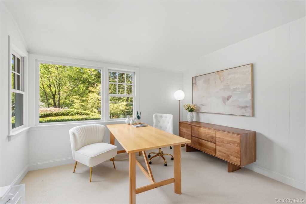 118 Winding Brook Road, New Rochelle, NY 10804 - Photo 7 of 23