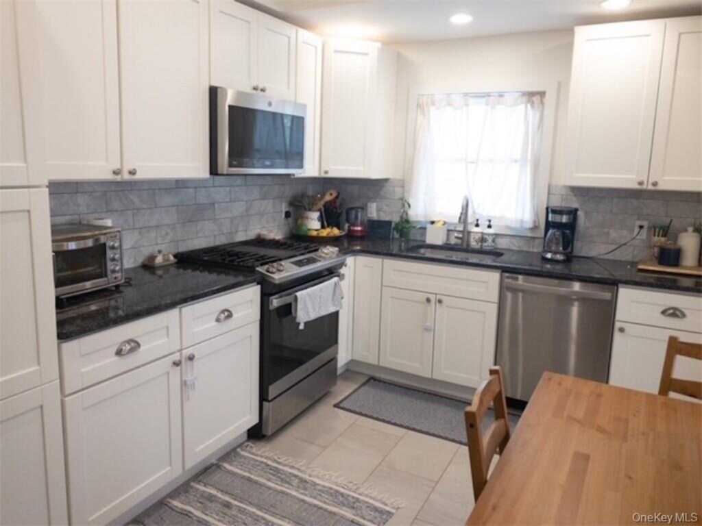 120 Clinton Avenue, Unit #1FL, Nyack, NY 10960 - Photo 11 of 15