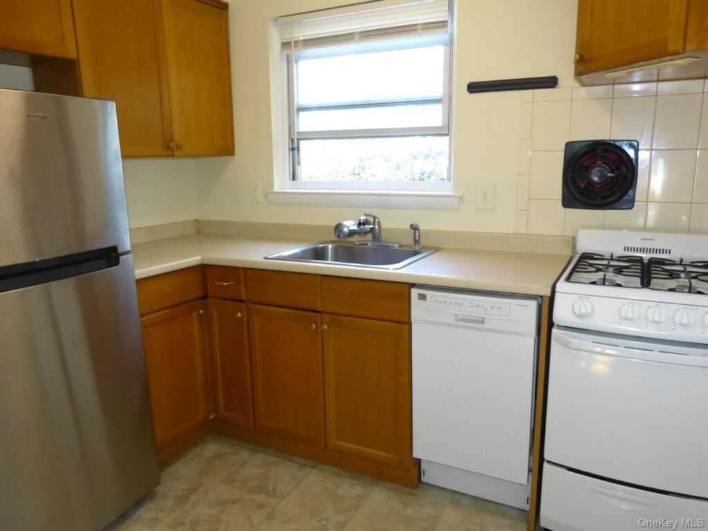 6 Duryea Place, Unit #2C, Nyack, NY 10960 - Photo 5 of 8