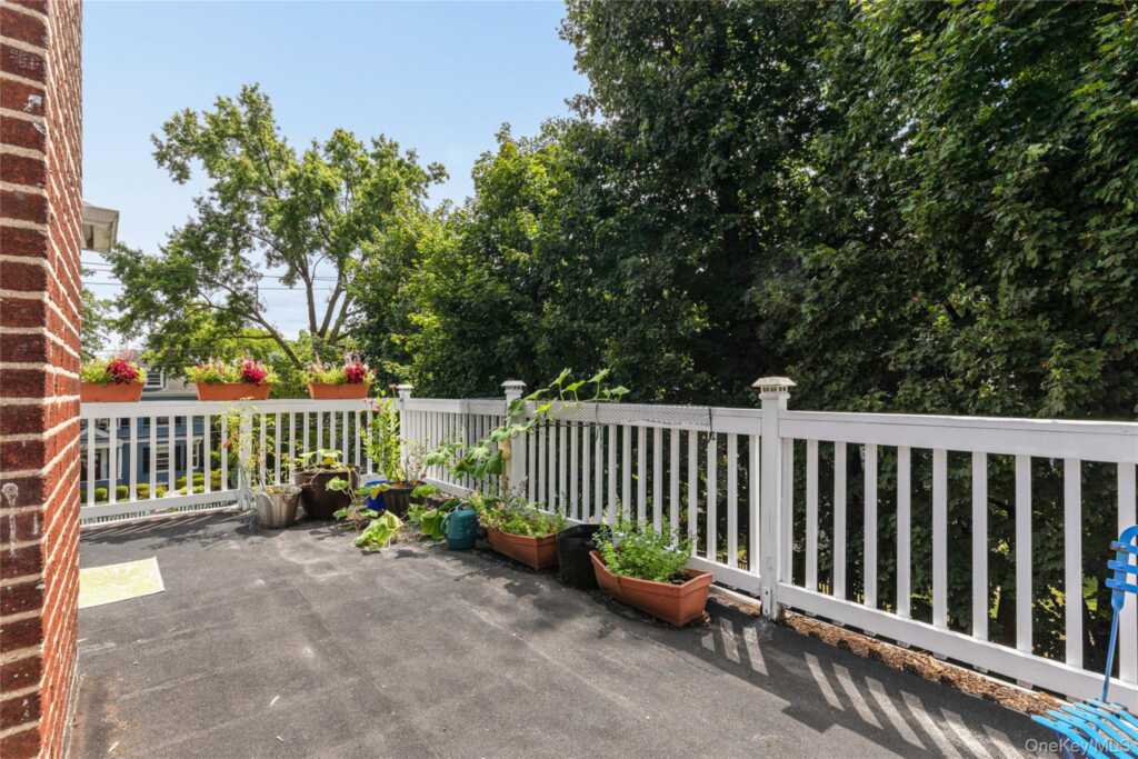 724 Stuart Avenue, Rye, NY 10543 - Photo 18 of 33