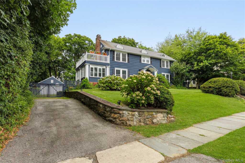724 Stuart Avenue, Rye, NY 10543 - Photo 2 of 33