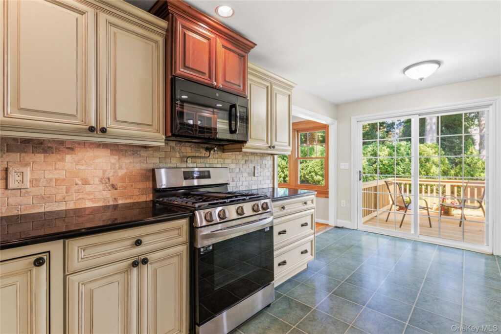 4 Mark Drive, Rye, NY 10573 - Photo 14 of 47