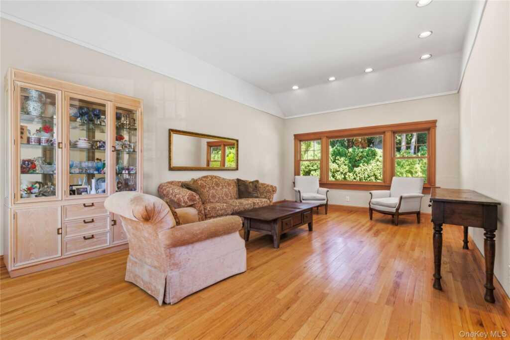 4 Mark Drive, Rye, NY 10573 - Photo 5 of 47