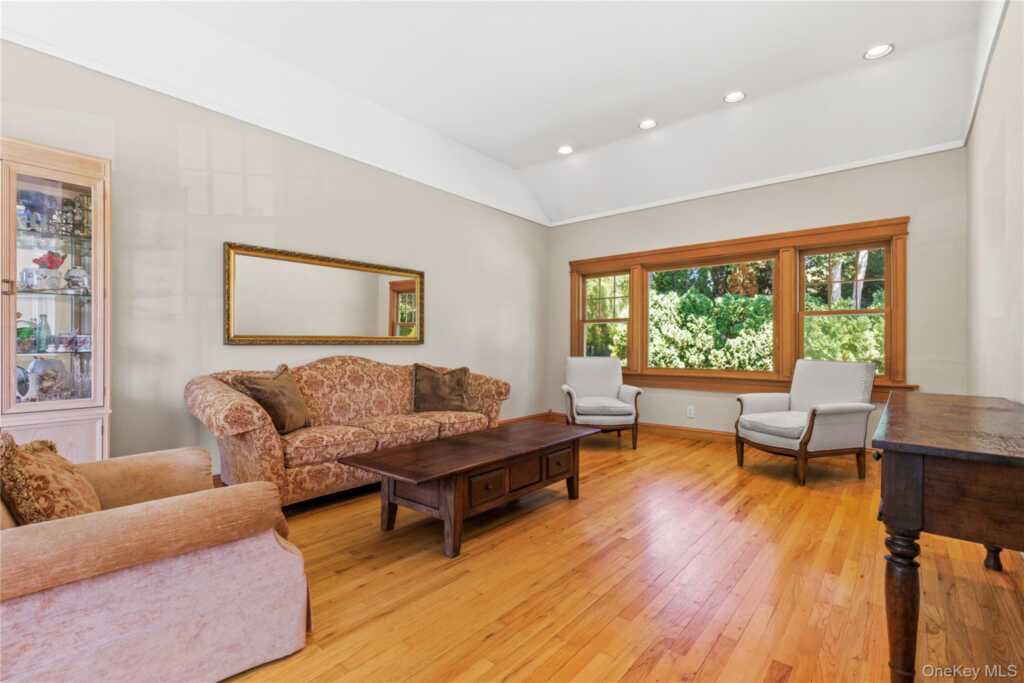 4 Mark Drive, Rye, NY 10573 - Photo 6 of 47