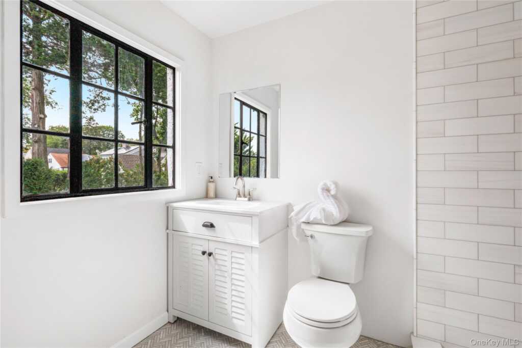 22 Ridge Boulevard, Rye, NY 10573 - Photo 13 of 25