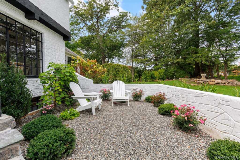 22 Ridge Boulevard, Rye, NY 10573 - Photo 2 of 25