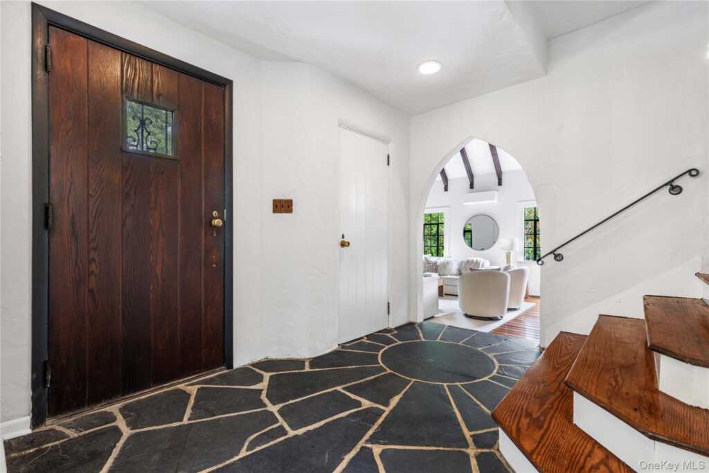 22 Ridge Boulevard, Rye, NY 10573 - Photo 3 of 25