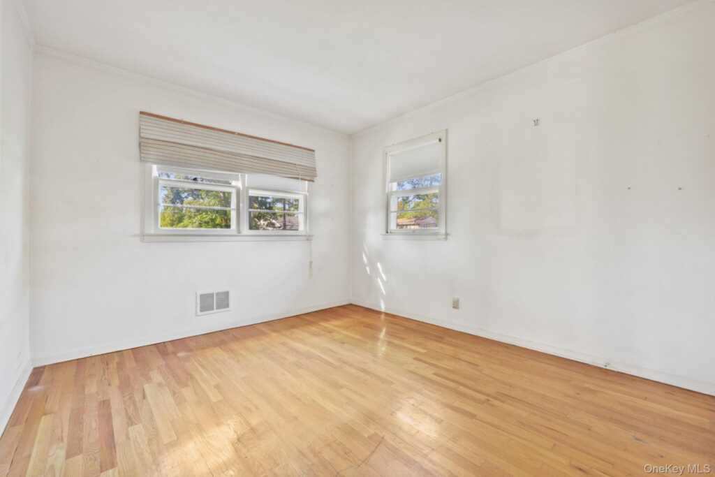 28 Hayhurst Road, New Rochelle, NY 10804 - Photo 17 of 26