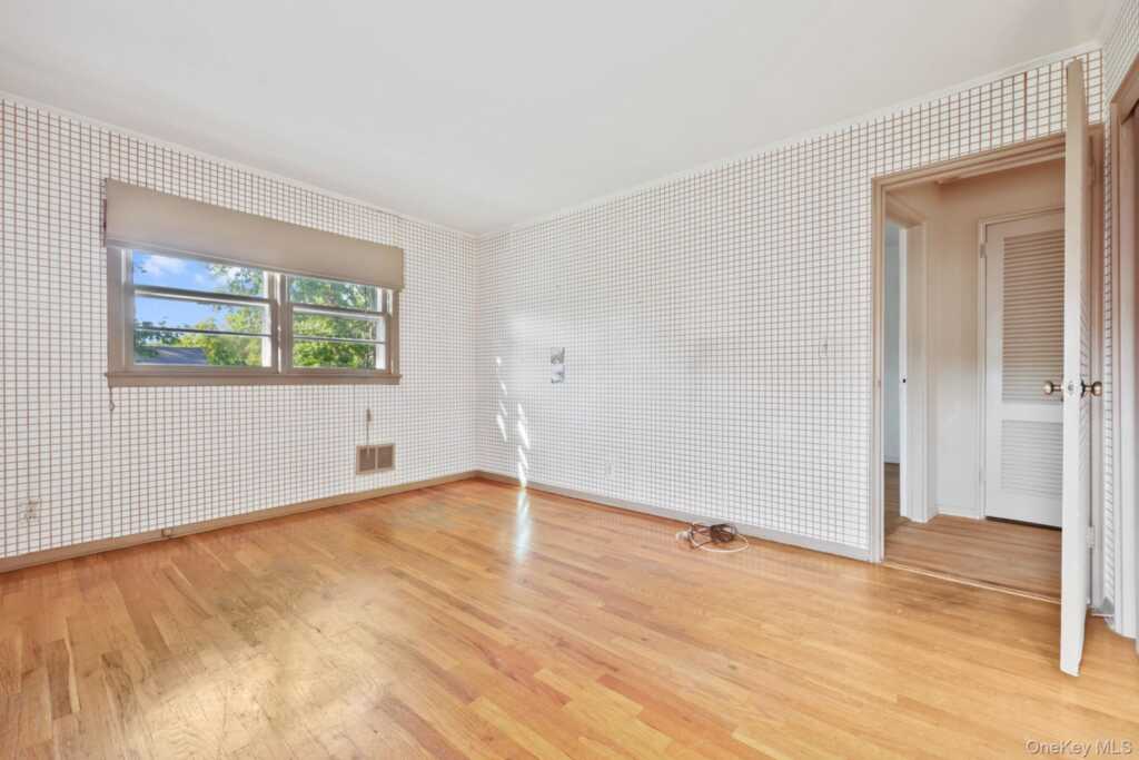 28 Hayhurst Road, New Rochelle, NY 10804 - Photo 18 of 26