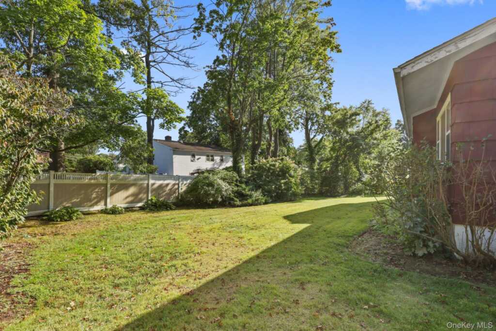 28 Hayhurst Road, New Rochelle, NY 10804 - Photo 23 of 26