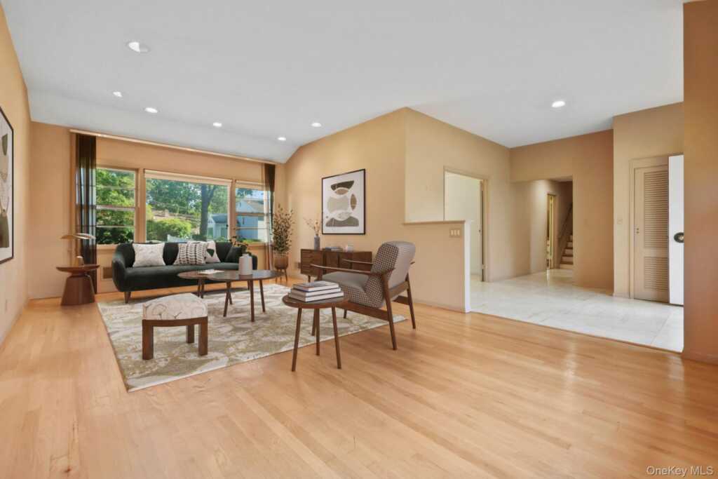 28 Hayhurst Road, New Rochelle, NY 10804 - Photo 6 of 26