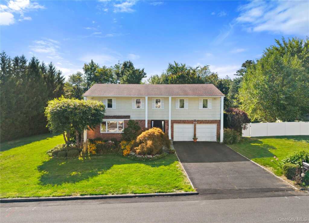 225 Country Ridge Road, New Rochelle, NY 10583 - Photo 2 of 29