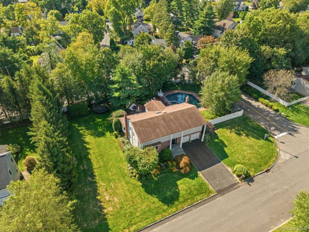 225 Country Ridge Road, New Rochelle, NY 10583 - Photo 25 of 29