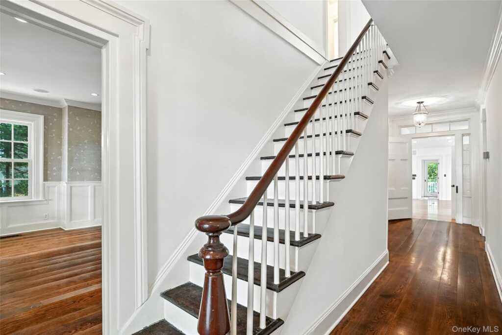 14 Mendota Avenue, Rye, NY 10580 - Photo 4 of 33