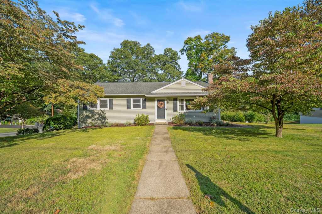 39 Graney Court, Pearl River, NY 10965