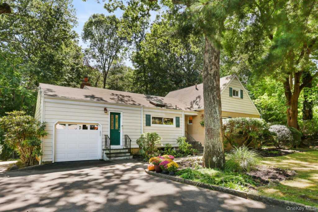7 Crestwood Lane, New Rochelle, NY 10804