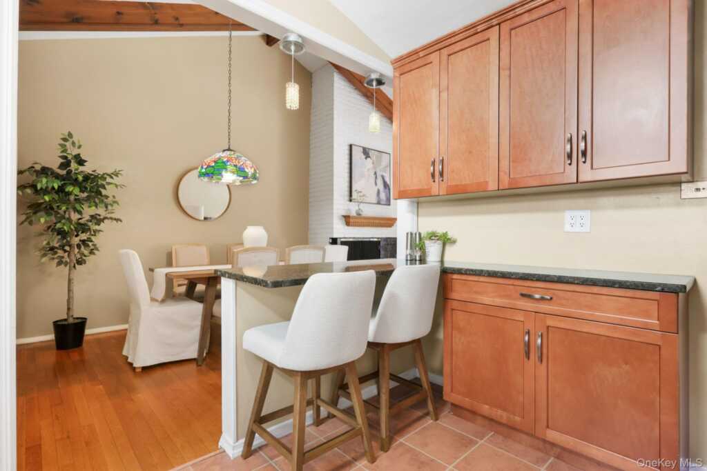 7 Crestwood Lane, New Rochelle, NY 10804 - Photo 12 of 41