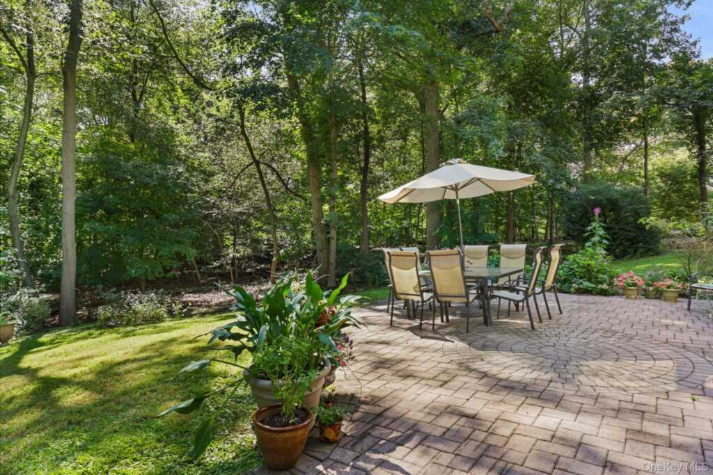 7 Crestwood Lane, New Rochelle, NY 10804 - Photo 28 of 41