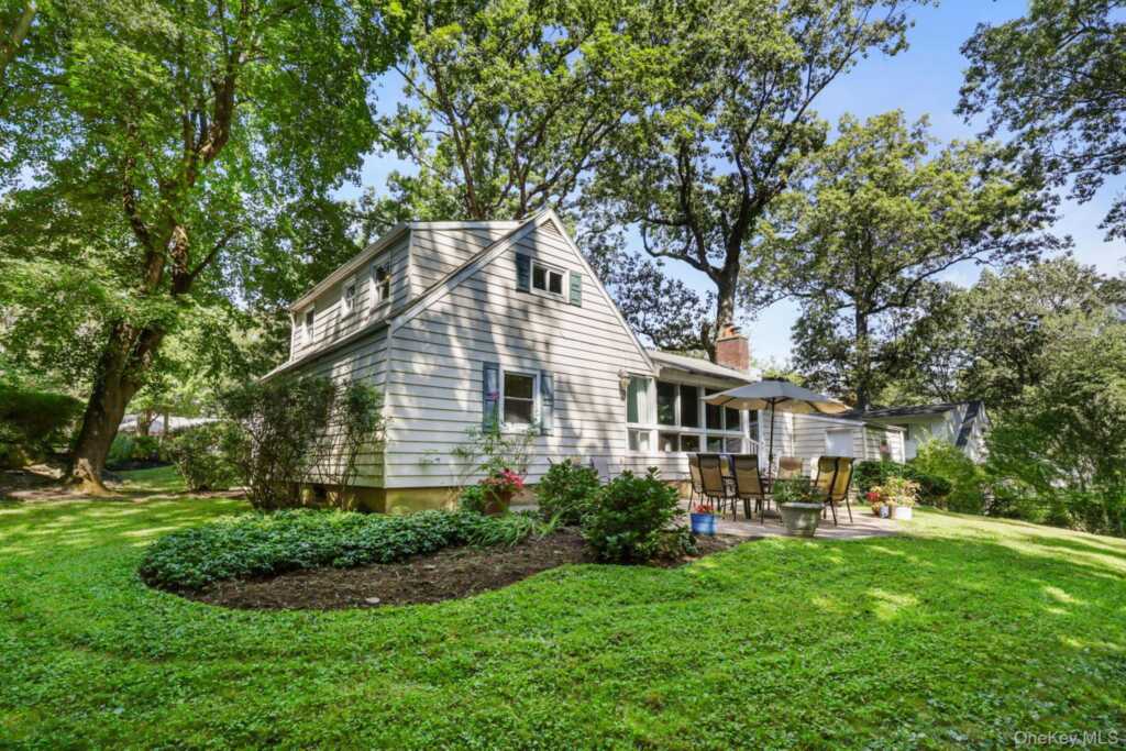 7 Crestwood Lane, New Rochelle, NY 10804 - Photo 29 of 41