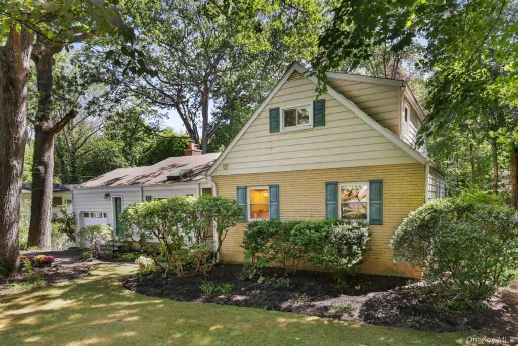 7 Crestwood Lane, New Rochelle, NY 10804 - Photo 31 of 41