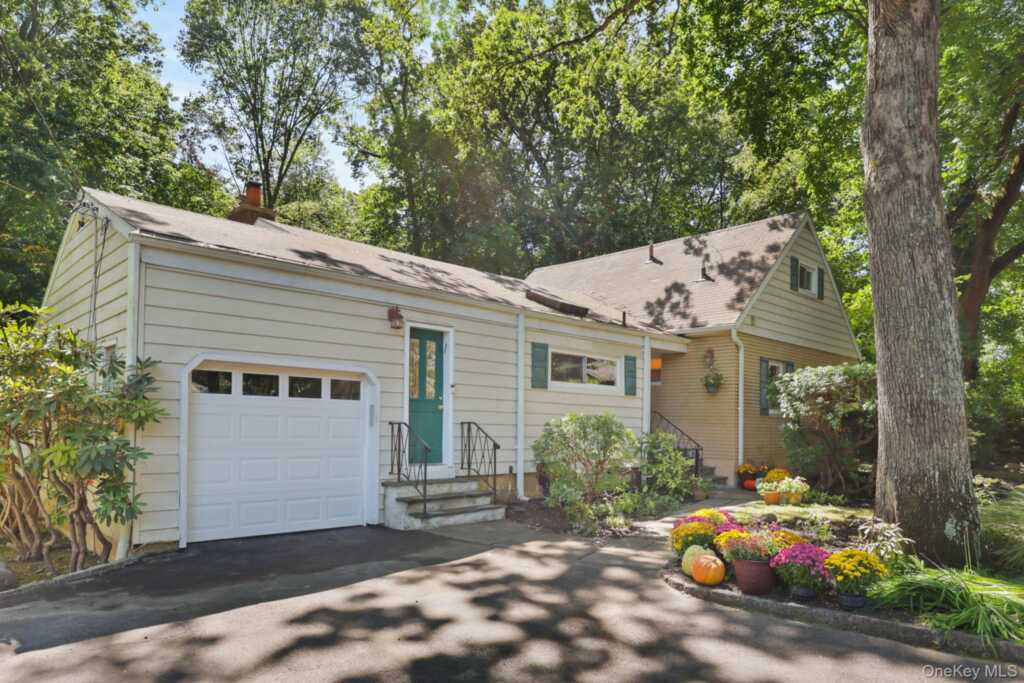 7 Crestwood Lane, New Rochelle, NY 10804 - Photo 32 of 41