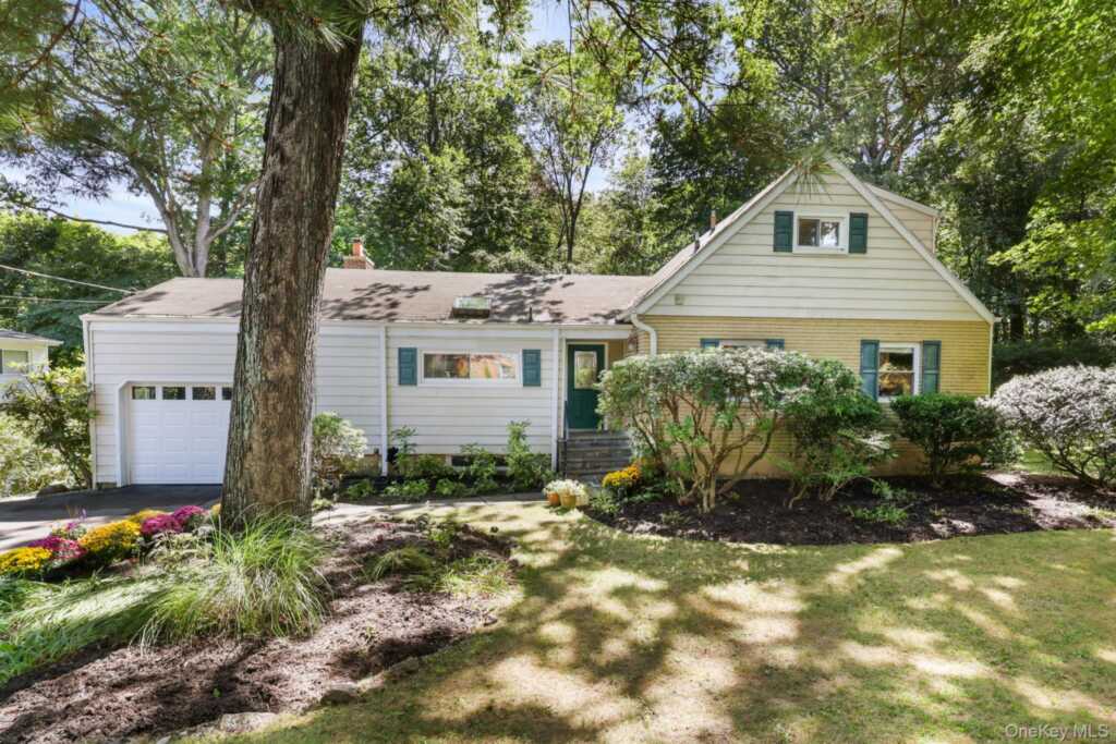 7 Crestwood Lane, New Rochelle, NY 10804 - Photo 33 of 41