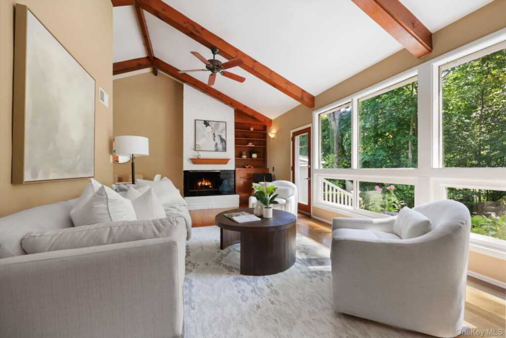 7 Crestwood Lane, New Rochelle, NY 10804 - Photo 4 of 41