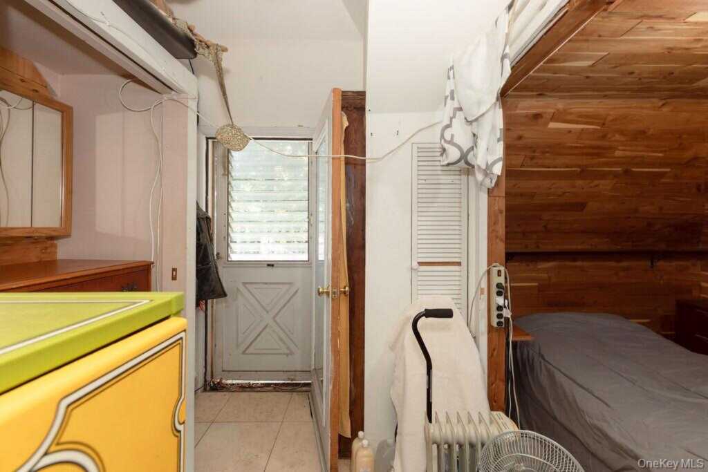 246 Weyman Avenue, New Rochelle, NY 10805 - Photo 13 of 48