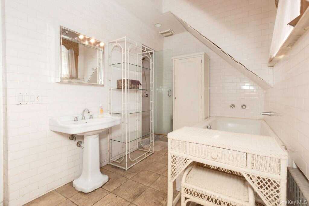 246 Weyman Avenue, New Rochelle, NY 10805 - Photo 15 of 48