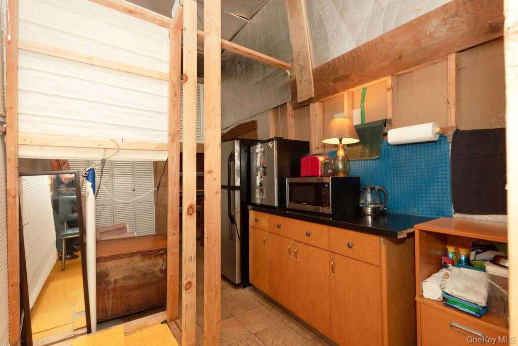 246 Weyman Avenue, New Rochelle, NY 10805 - Photo 23 of 48