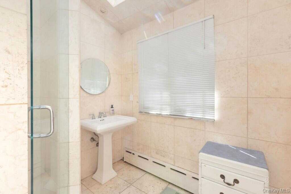 246 Weyman Avenue, New Rochelle, NY 10805 - Photo 28 of 48