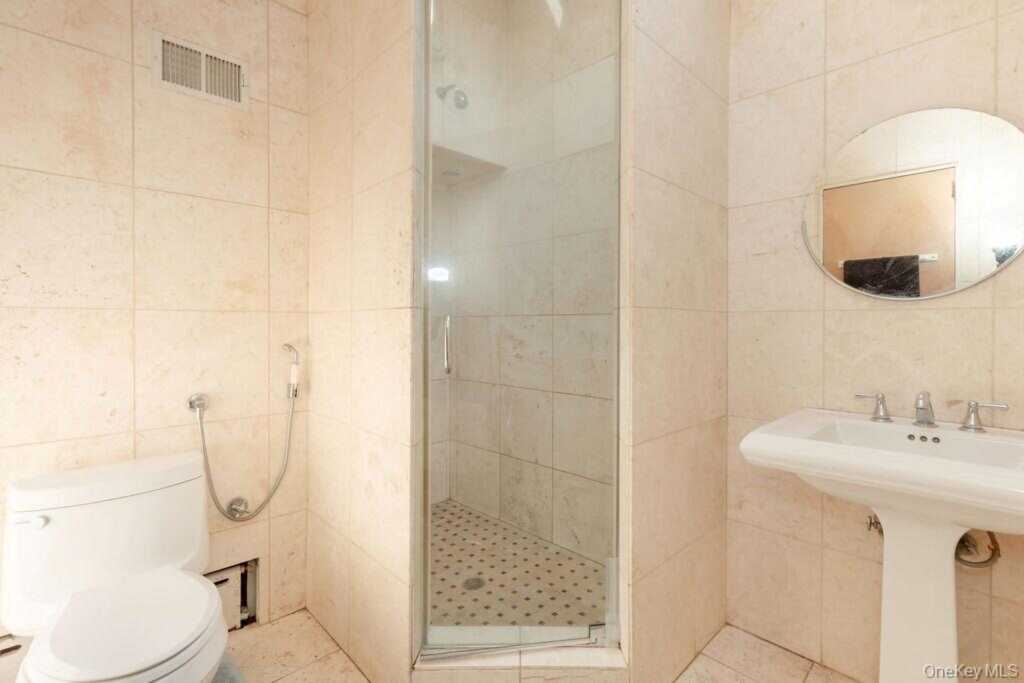 246 Weyman Avenue, New Rochelle, NY 10805 - Photo 29 of 48