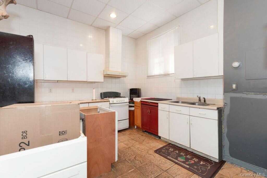 246 Weyman Avenue, New Rochelle, NY 10805 - Photo 30 of 48