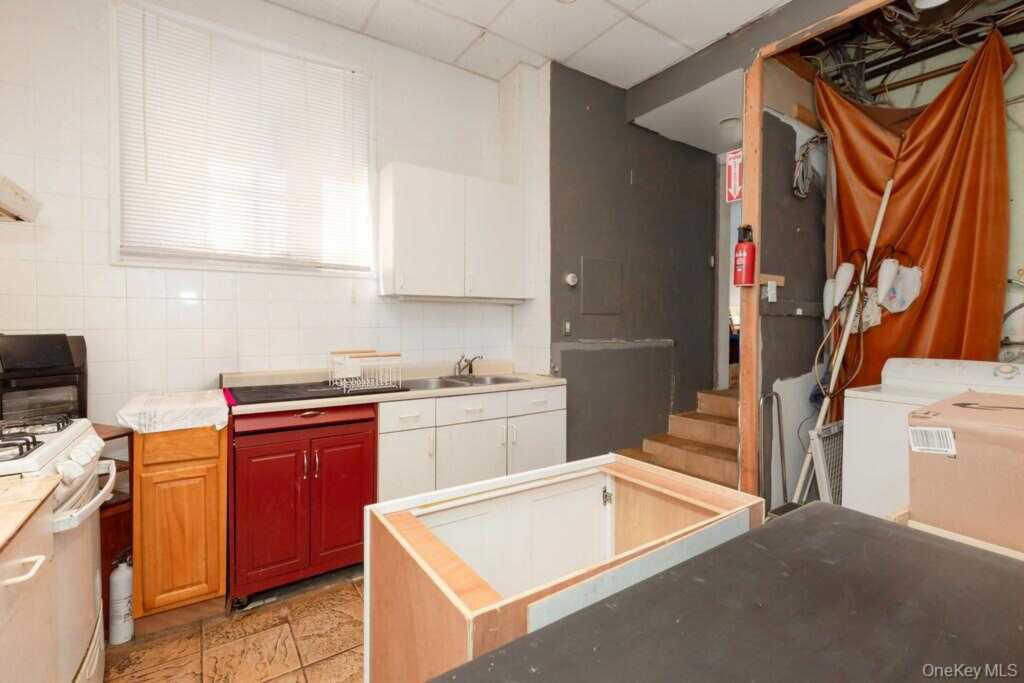 246 Weyman Avenue, New Rochelle, NY 10805 - Photo 31 of 48